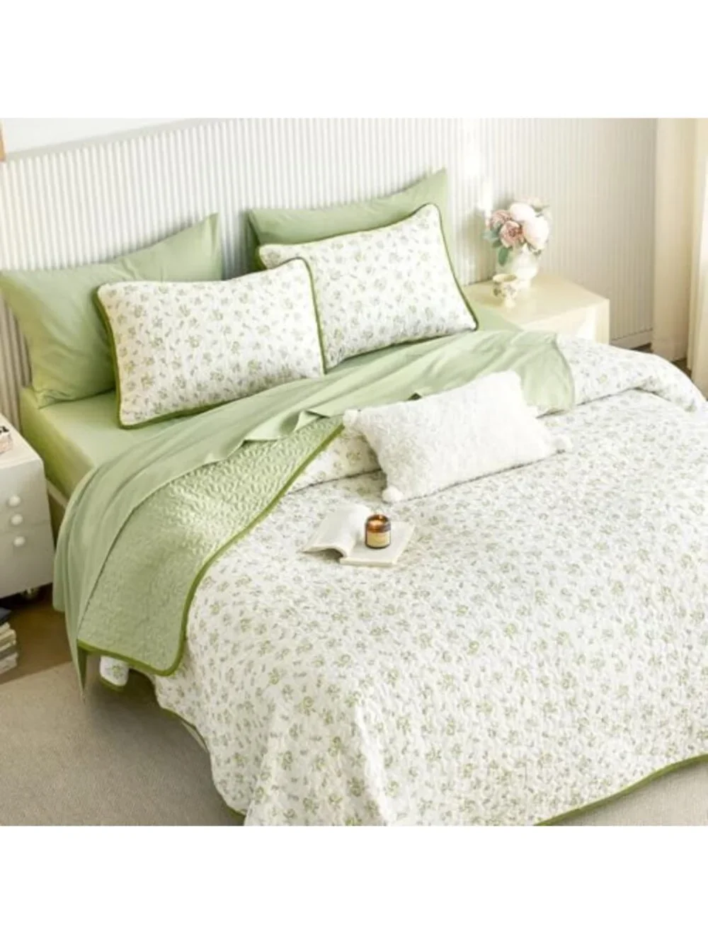 Floral Quilt Set - Cottagecore Shabby Chic Reversible Bedspread, 3 Pieces